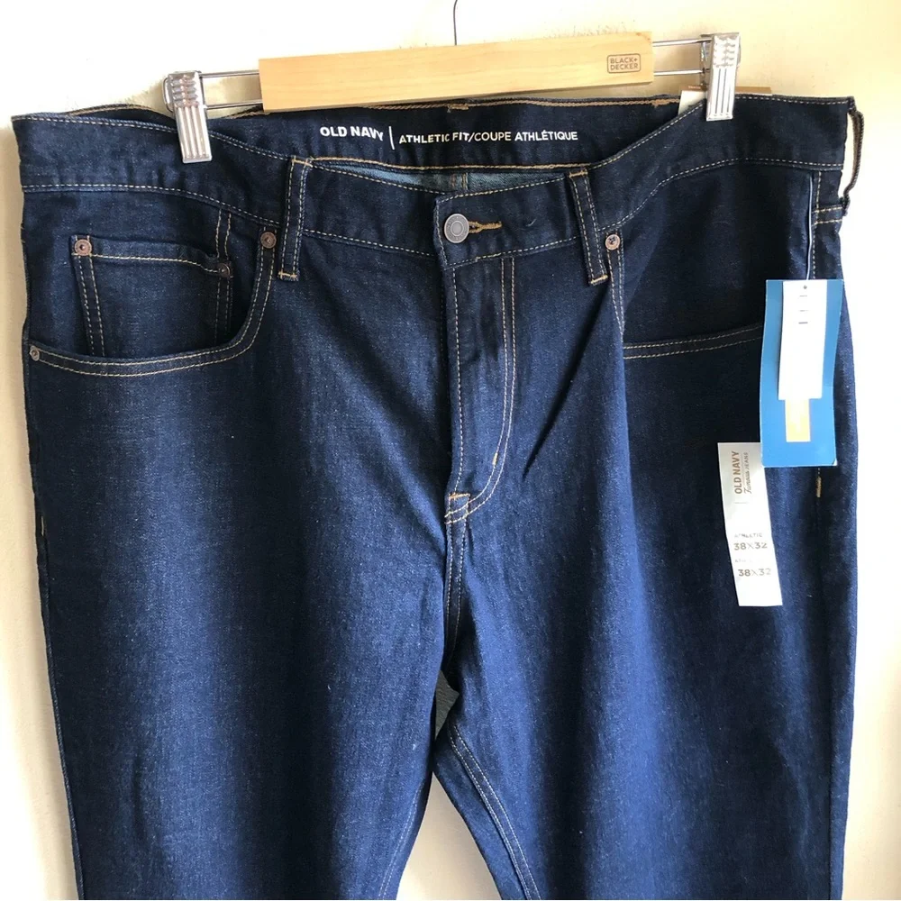 Old Navy Dark Wash Athletic Cut Straight Leg Jeans w/ Built in Flex. W38 x L32